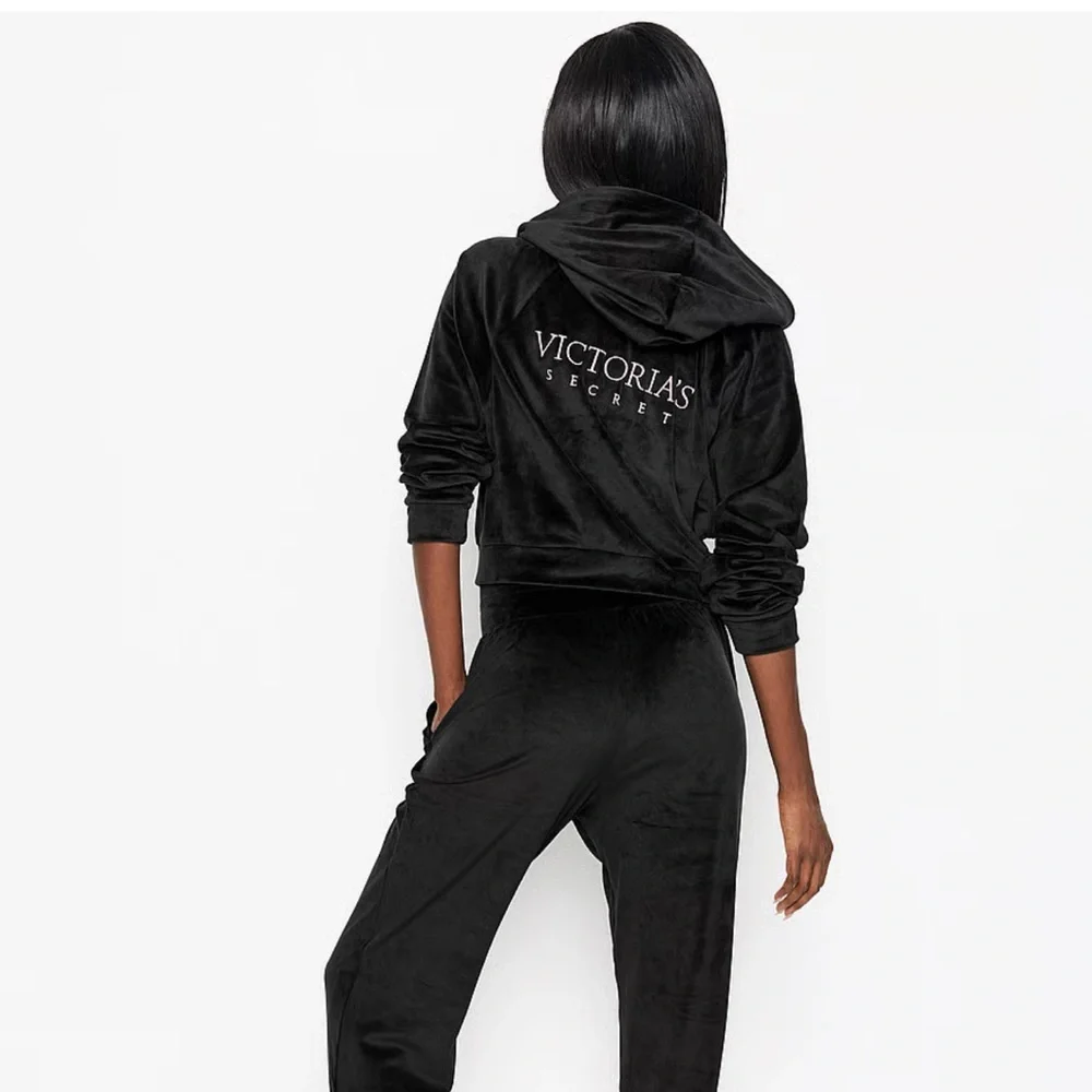 Victoria's Secret Embroidered Velour Black Zip-Up Cropped Jacket Size Large - Picture 7 of 7